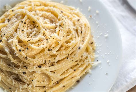  Cacio e Pepe! Yksi Rooman Suosituimmista Pastaruoista Joilla On Vain Kolme Ainesosaa