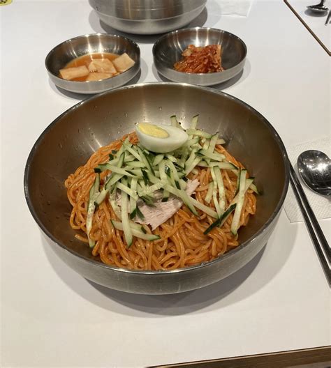  Gogi Guksu: A Flavorful Symphony of Umami and Spicy Notes!