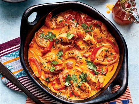  Moqueca! An Aromatic Seafood Stew Bursting with Fresh Herbs and Coconut Milk