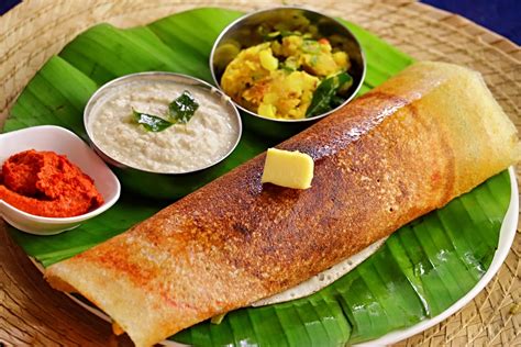  Mysore Masala Dosa: Kokemuksena, joka yhdistää mausteiden räjähtävän tanssin ja herkullisten täytteiden pehmeän silkin!